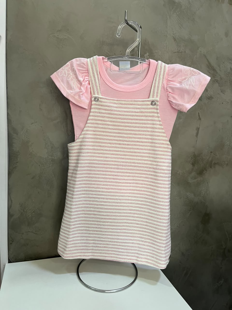 Foto da Donna Kê: Vestido infantil listrado em rosa e branco