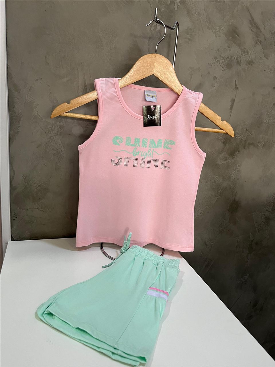 Foto da Donna Kê: Conjunto infantil com blusa rosa e short verde menta