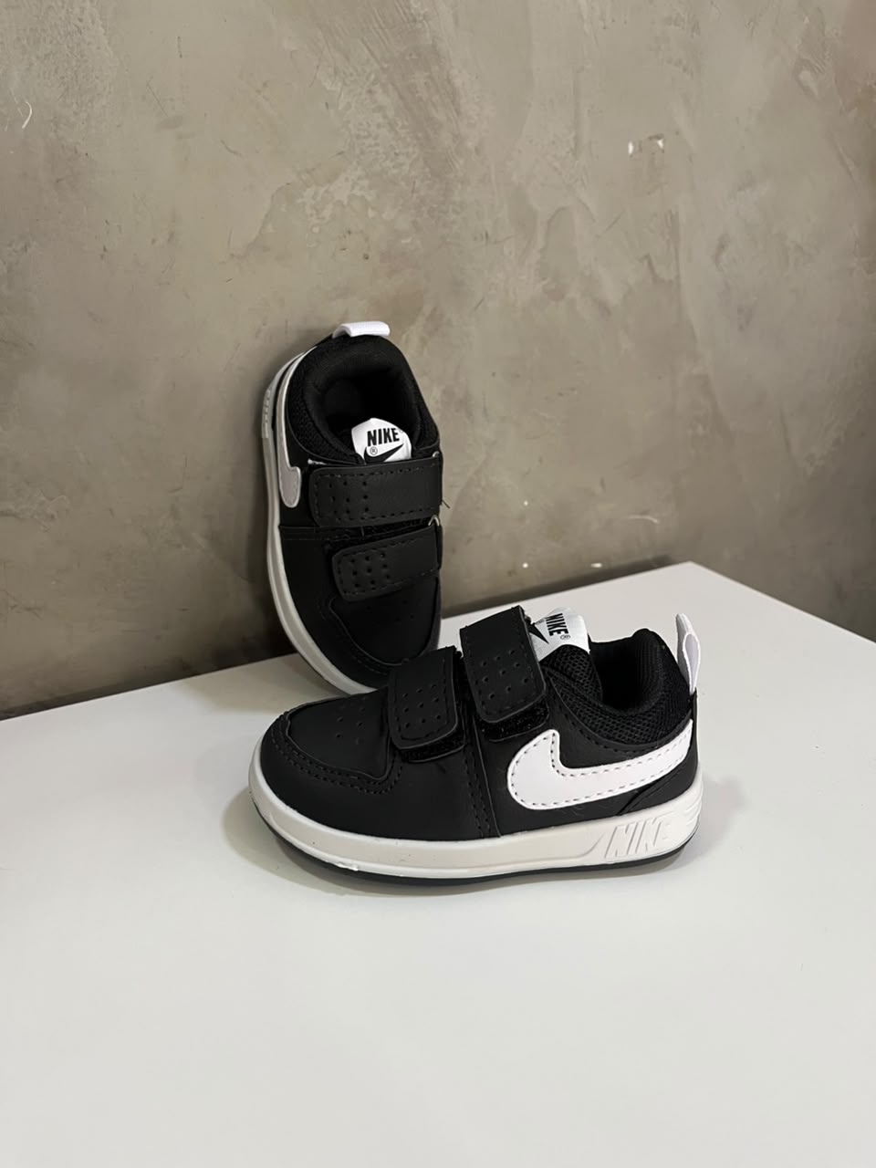 Foto da Donna Kê: Par de tênis infantis pretos com velcro